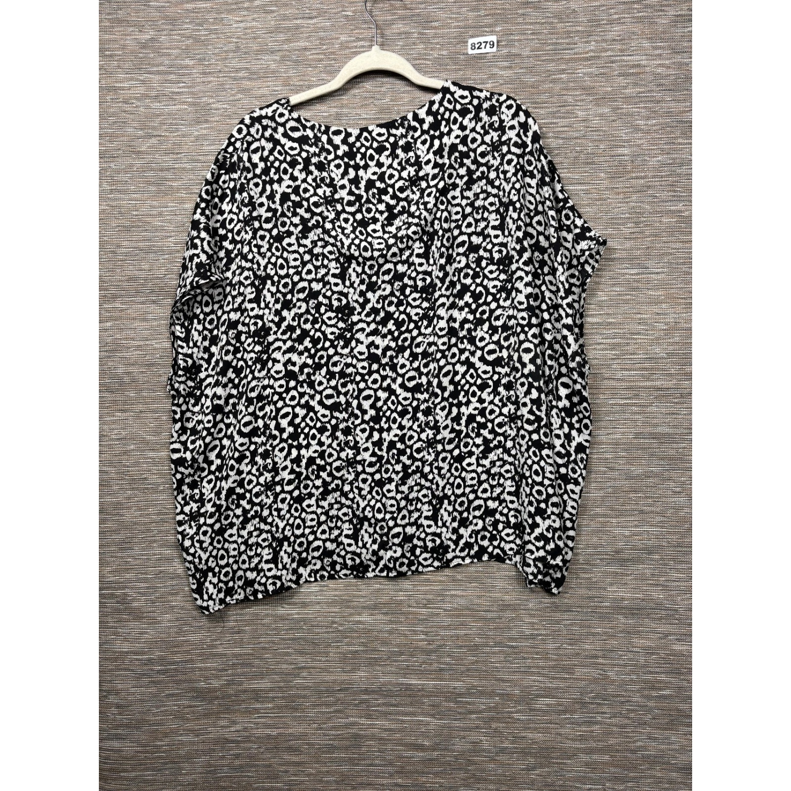Neiman Marcus Leopard Print Blouse Womens M Black White Short Sleeve Oversized — image 2 of 7